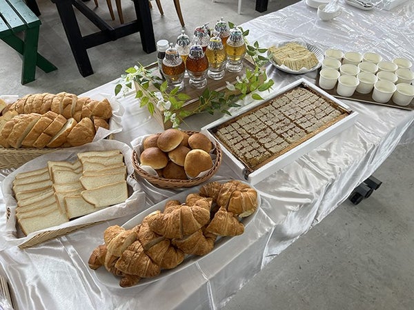 ■【兵庫県・岡山県】\いちご&はちみつW食べ放題/旬のいちご狩り×団体限定!数種類のはちみつ食べ比べ&はちみつに合うパンやヨーグルトも食べ放題◎世界に一つ!オリジナル玄米茶作り♪3